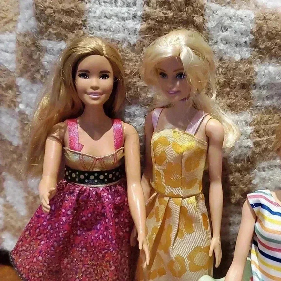 Lot of barbie dolls and friends 2x$8 Or All For $33 - Picture 5 of 6